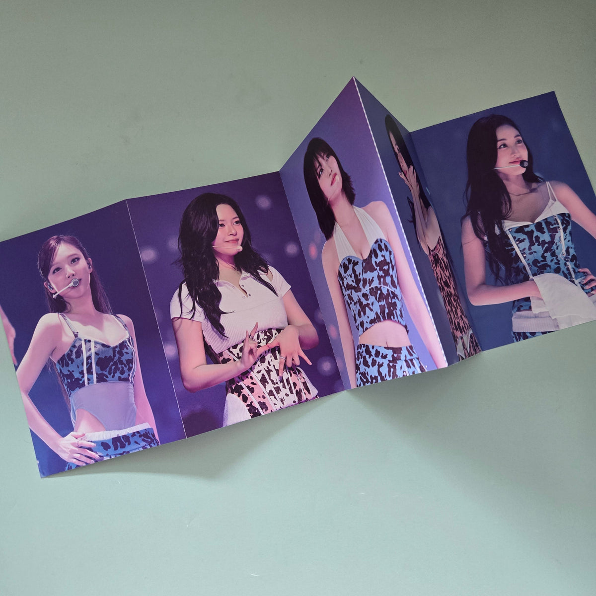 Twice - This is For Finale in Seoul Blu-Ray Inclusion: Postcard Set