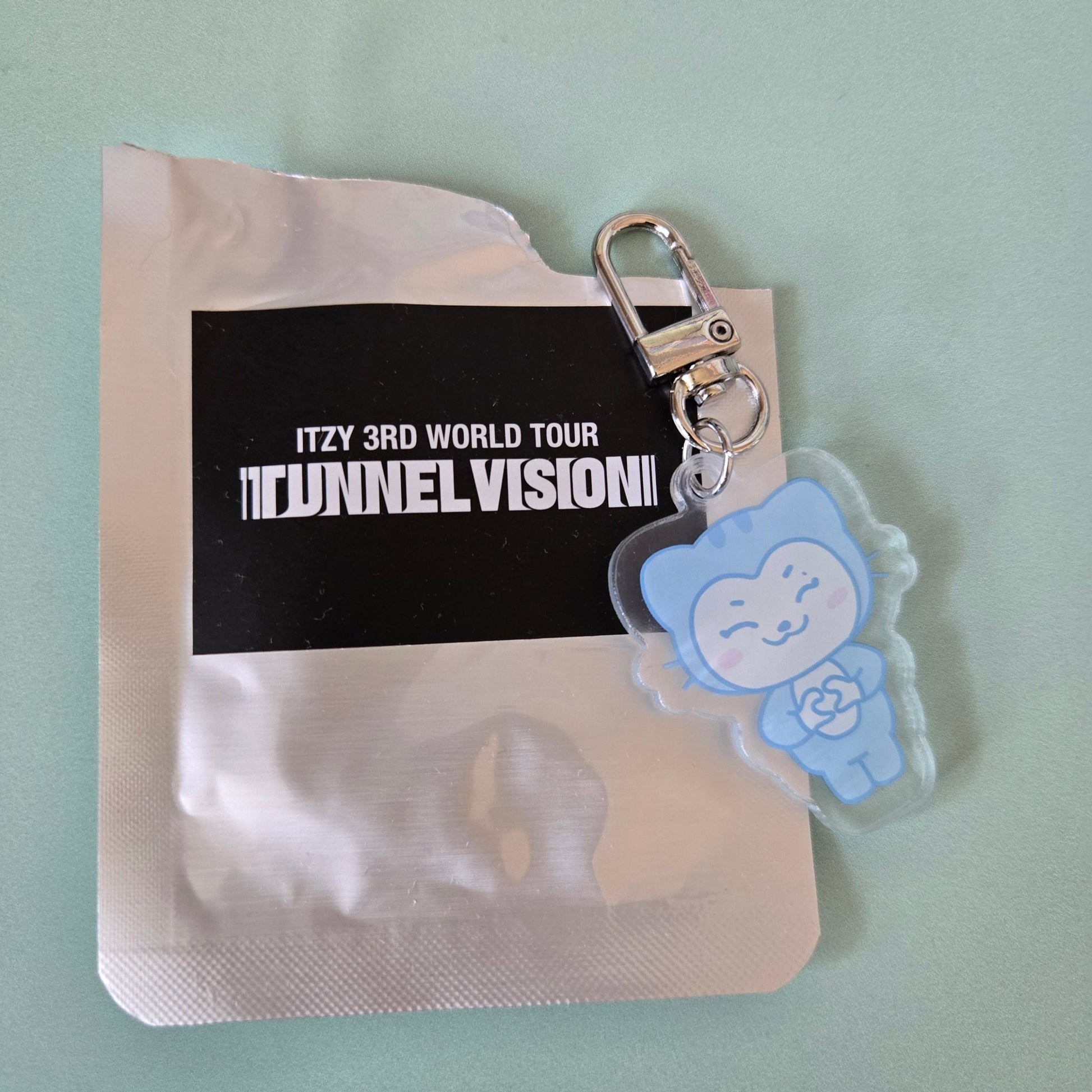 ITZY - 3rd World Tour Tunnel Vision Official MD: TWINZY SECRET ACRYLIC KEYRING - LiLi - KPop Idol