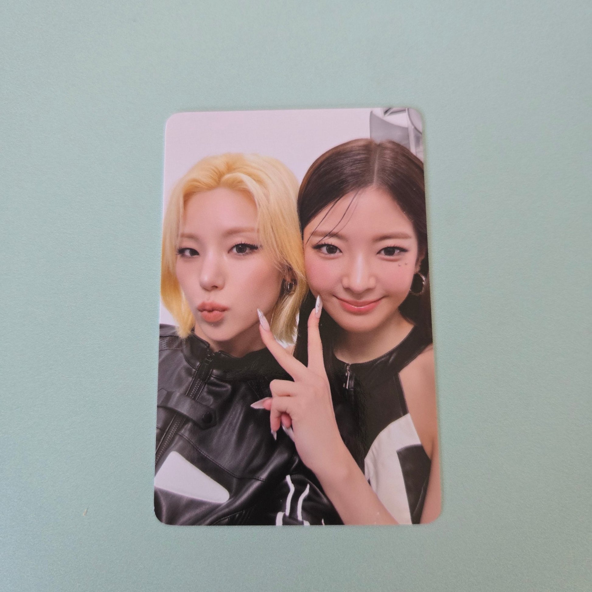 ITZY - Tunnel Vision 3rd Tour Pop Up Unit Trading Card - Yeji & Lia - KPop Idol