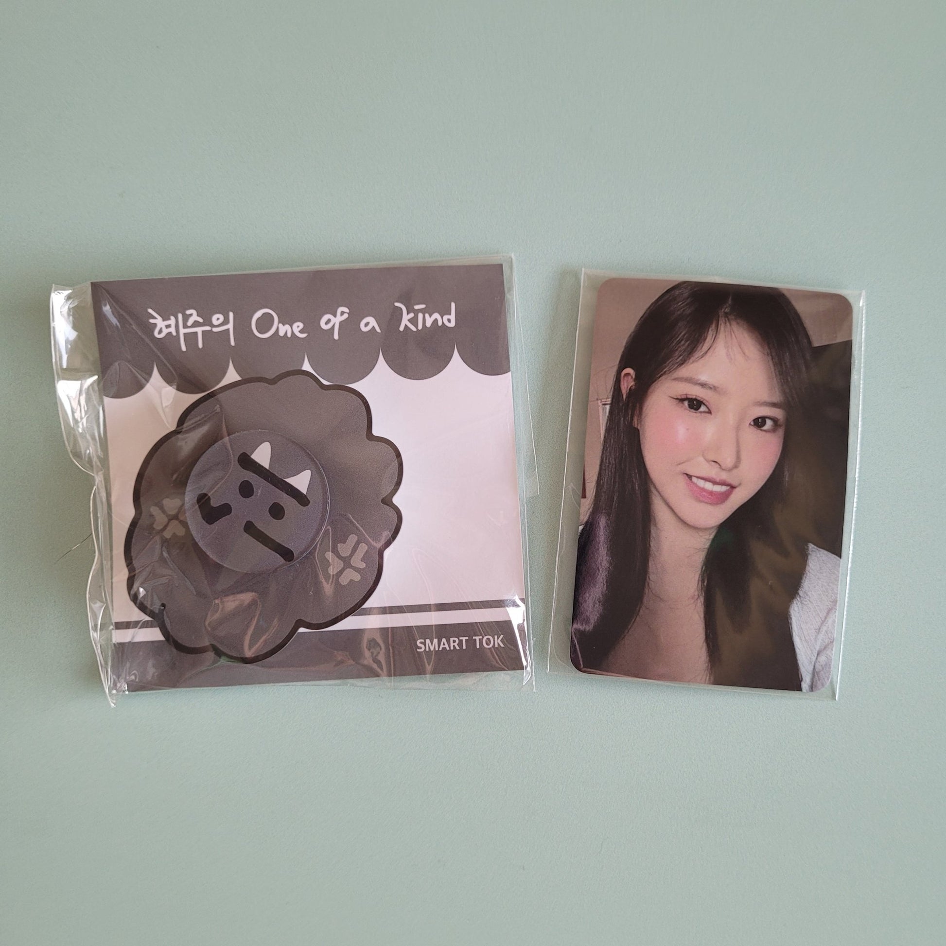 Loossemble - One of a Kind Official MD: Smart Tok - HyeJu - KPop Idol